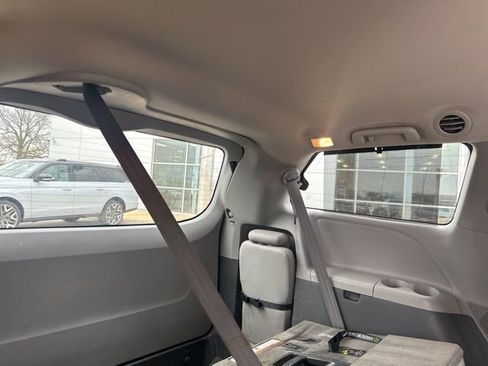 Used 2015 Toyota Sienna XLE w/ XLE Navigation Package image 13