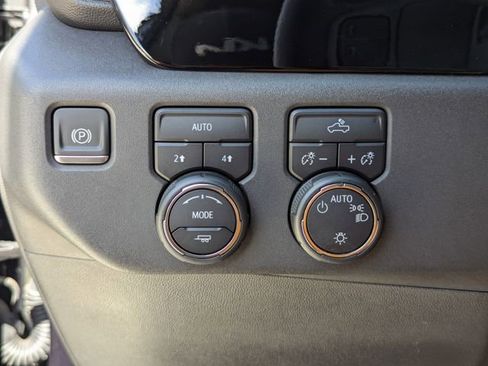 Used 2024 Chevrolet Silverado 1500 LT AWD/4WD image 34
