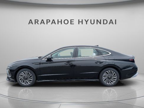 Used 2025 Hyundai Sonata SEL FWD image 2