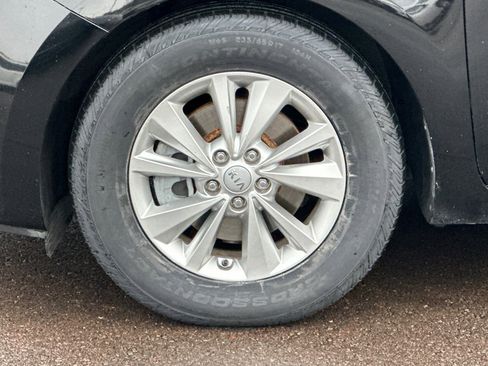 Used 2016 Kia Sedona LX w/ LX Convenience Package image 24