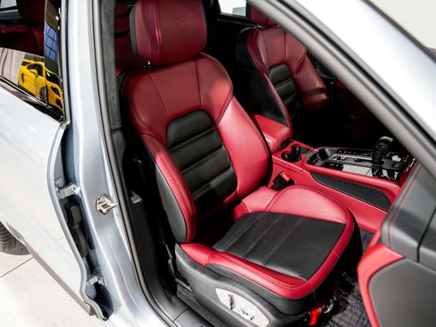 Used 2022 Porsche Macan GTS w/ Sport Chrono Package image 27