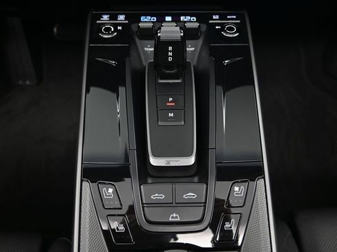 Certified 2025 Porsche 911 Carrera RWD image 20
