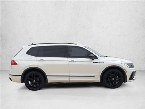 Used 2022 Volkswagen Tiguan SE R-Line FWD image 4