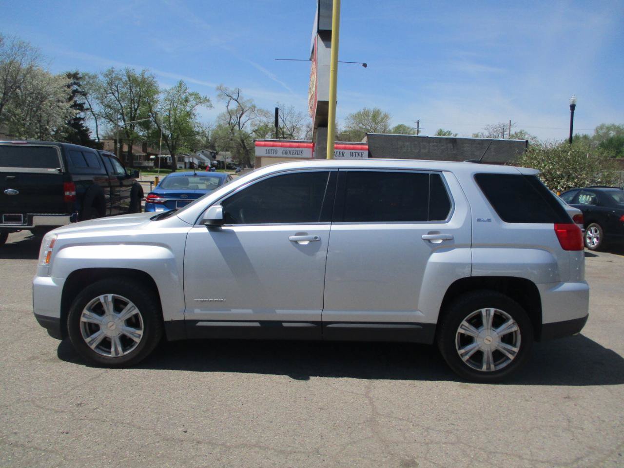 Used 2017 GMC Terrain SLE FWD image 4