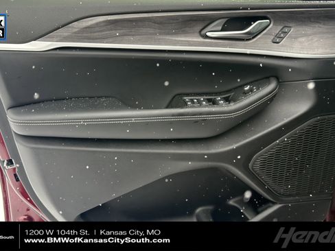 Used 2025 Jeep Grand Cherokee Limited w/ Luxury Tech Group II image 1