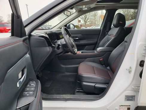 Used 2025 Nissan Kicks SR w/ SR Premium Package image 18