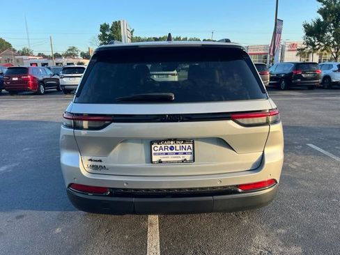 Used 2022 Jeep Grand Cherokee Altitude AWD/4WD image 30