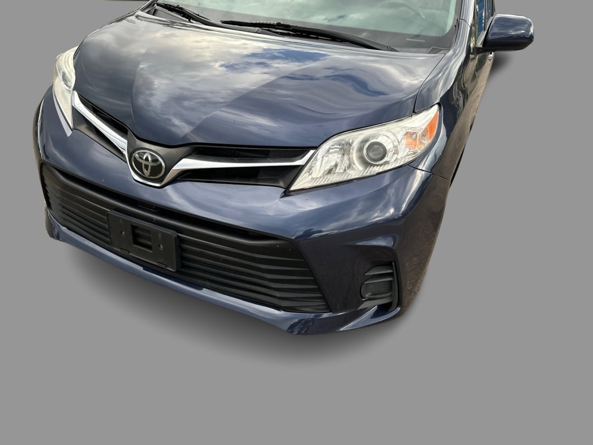 Used 2020 Toyota Sienna LE w/ LE Preferred Package FWD image 26