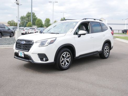Used 2023 Subaru Forester Premium AWD/4WD image 3