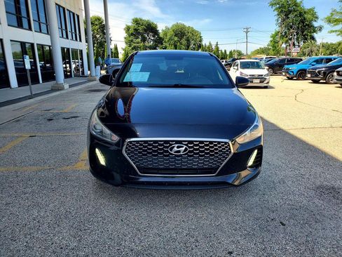 Used 2018 Hyundai Elantra GT FWD image 2