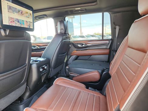 Used 2023 GMC Yukon XL Denali Ultimate w/ LPO, Floor Liner Package AWD/4WD image 12