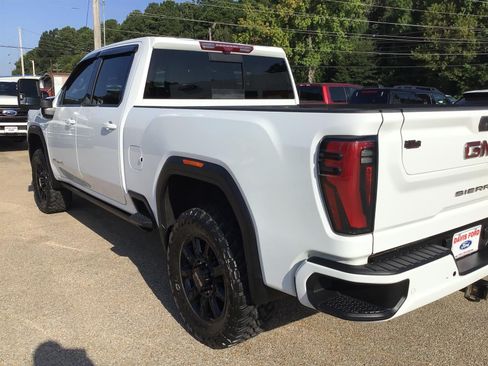 Used 2025 GMC Sierra 2500 AT4 w/ AT4 Premium Plus Package AWD/4WD image 13