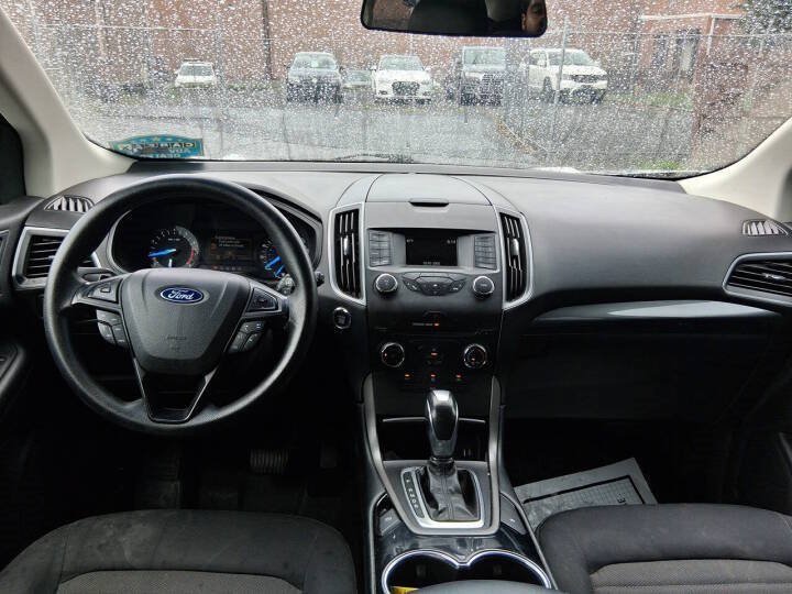 Used 2018 Ford Edge SE FWD image 13