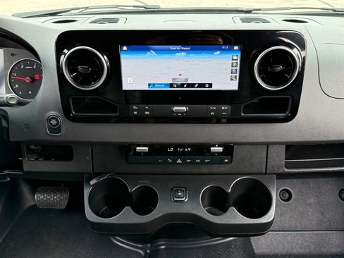 Used 2023 Mercedes-Benz Sprinter 2500 image 22