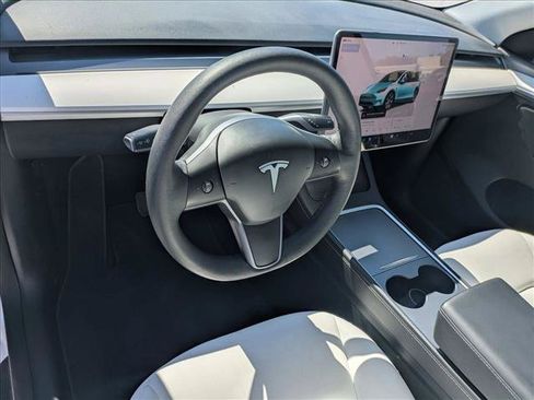 Used 2024 Tesla Model Y Long Range AWD/4WD image 10