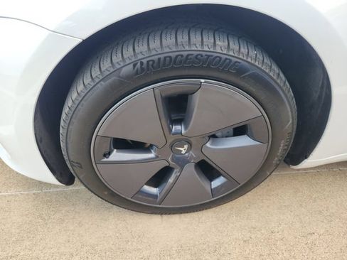 Used 2023 Tesla Model 3 Standard Range RWD image 9