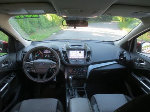 Used 2017 Ford Escape SE w/ Equipment Group 201A AWD/4WD image 8