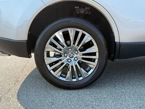 Used 2024 Toyota Venza XLE AWD/4WD image 31