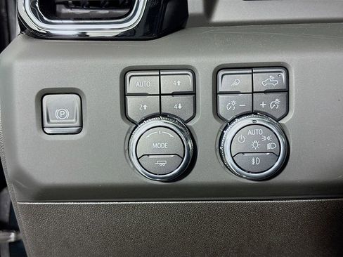 New 2025 GMC Sierra 3500 Denali w/ Denali Reserve Package image 10