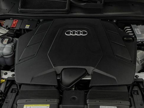 Used 2020 Audi Q8 Premium AWD/4WD image 6