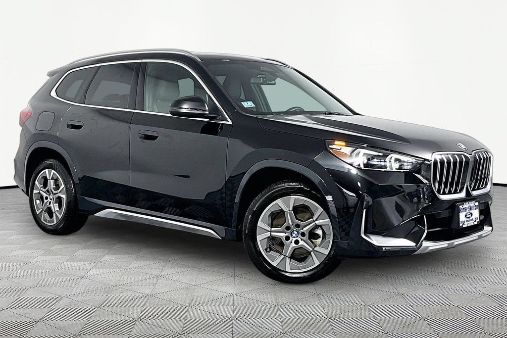 Used 2025 BMW X1 xDrive28i AWD/4WD image 1