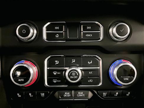 Used 2023 GMC Yukon SLT w/ SLT Premium Package RWD image 34