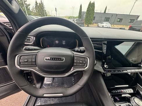 Used 2022 Jeep Wagoneer Series III w/ Premium Group I AWD/4WD image 19