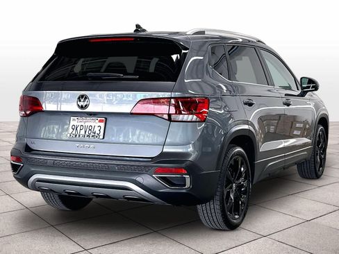 Used 2024 Volkswagen Taos SE FWD image 9