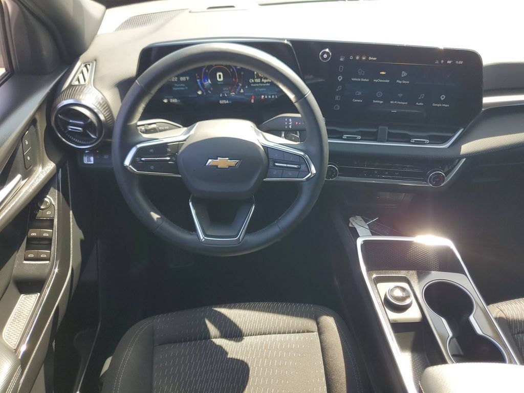 Used 2026 Chevrolet Equinox LT w/ Safety and Technology Package FWD image 11