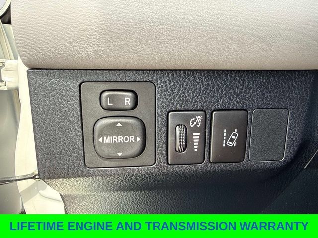 Used 2018 Toyota RAV4 Limited FWD image 32