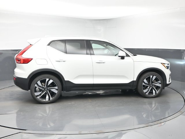 Used 2024 Volvo XC40 B5 Plus w/ Climate Package AWD/4WD image 9