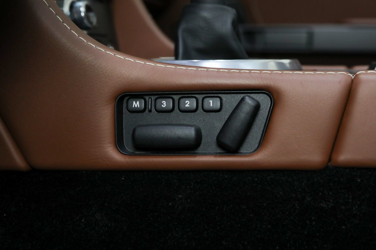 Used 2012 Aston Martin V8 Vantage N420 RWD image 45