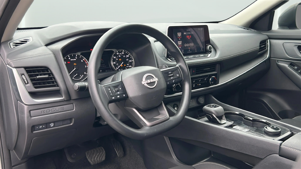 Used 2025 Nissan Rogue S AWD/4WD image 29