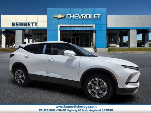 Used 2025 Chevrolet Blazer LT FWD image 1