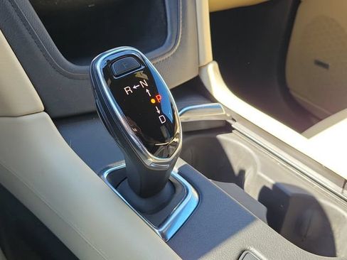 Used 2019 Cadillac XT5 FWD image 32