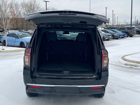 Used 2024 Chevrolet Suburban LT image 15