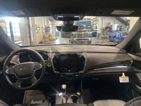Used 2023 Chevrolet Traverse RS image 18