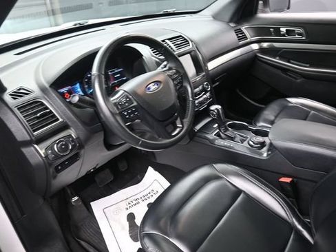 Used 2019 Ford Explorer XLT w/ Equipment Group 202A AWD/4WD image 18