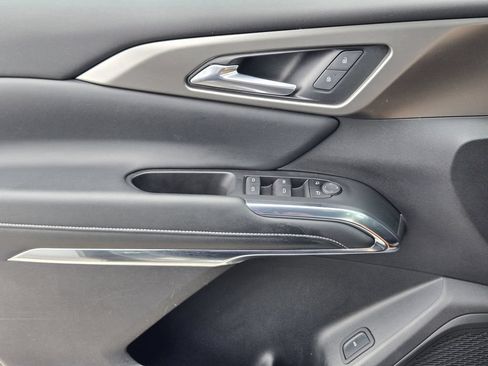 Used 2025 Chevrolet Traverse LT FWD image 24