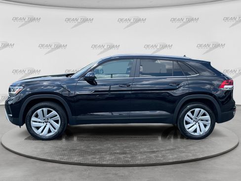 Used 2023 Volkswagen Atlas Cross Sport SE w/ Panoramic Sunroof Package FWD image 4