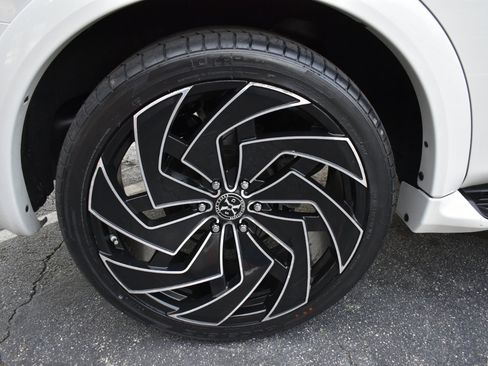 Used 2018 INFINITI QX80 2WD w/ Driver Assistance Package image 36