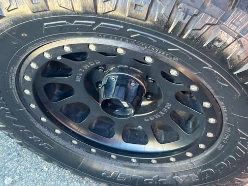 Used 2021 Toyota Tacoma SR5 w/ Technology Package image 19