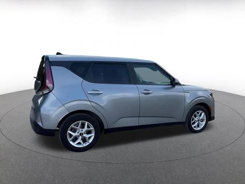 Used 2025 Kia Soul LX w/ LX Technology Package FWD image 17