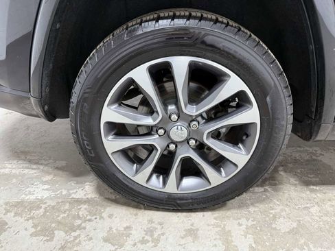 Used 2018 Jeep Grand Cherokee Overland image 6