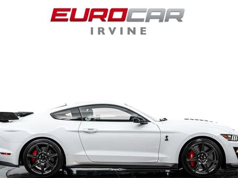 Used 2021 Ford Mustang Shelby GT500 w/ Carbon Fiber Track Pack RWD image 6
