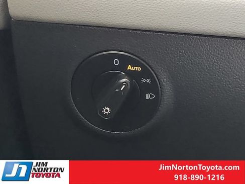 Used 2023 Volkswagen Taos SE w/ Panoramic Sunroof Package AWD/4WD image 23