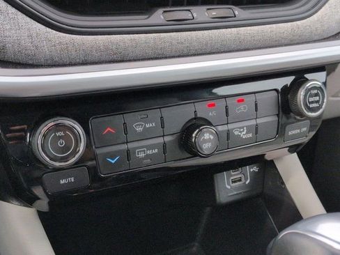 Used 2022 Jeep Compass Latitude FWD image 12