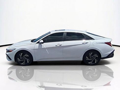 New 2026 Hyundai Elantra Limited FWD image 8