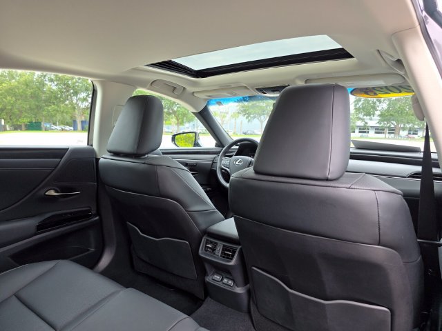 Used 2025 Lexus ES 350 w/ Premium Package FWD image 12