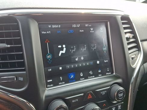 Used 2018 Jeep Grand Cherokee Laredo AWD/4WD image 17
